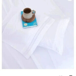 HomoFLx Microfiber 1800 Thread Count White  4 Pieces Bed Sheets Set size Queen